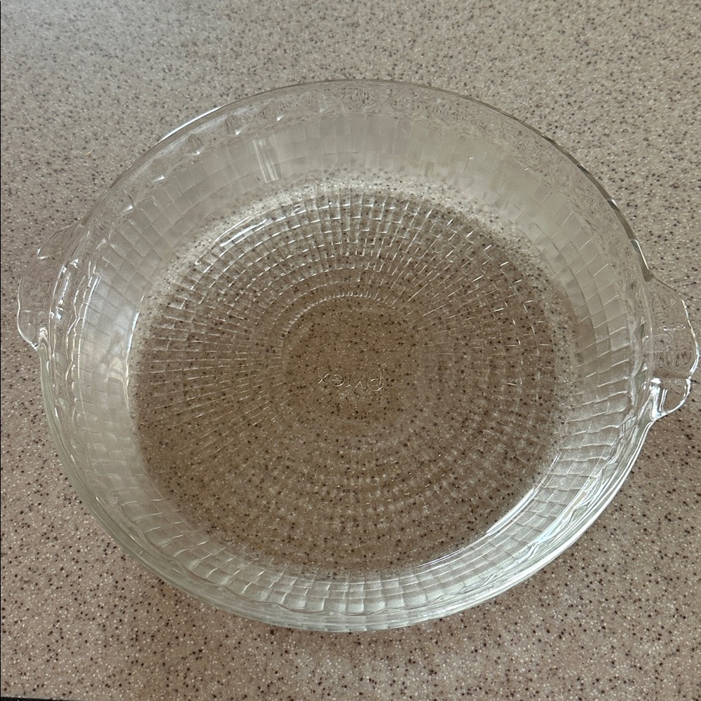 RARE Vintage Pyrex Serveware basket Weave 9-1/2-Inch Pie Plate